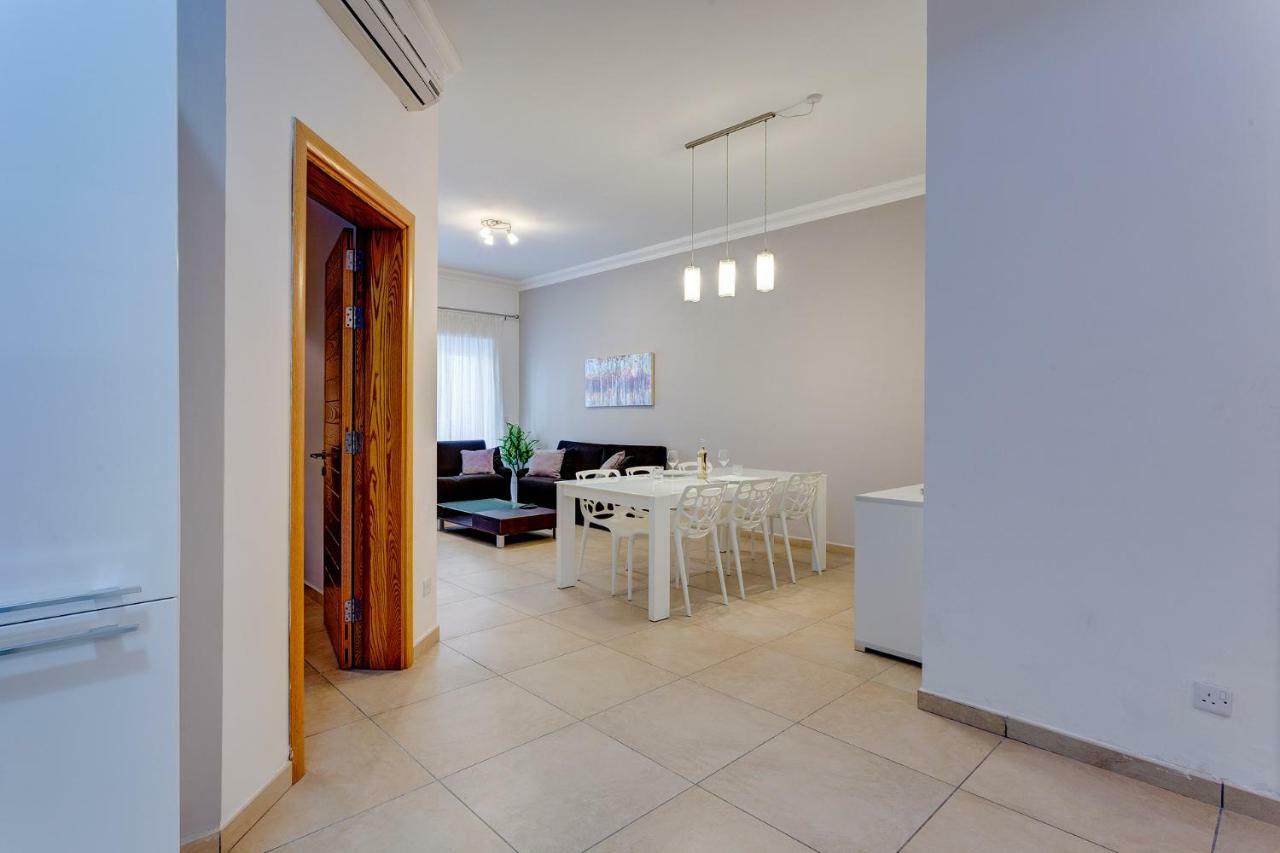 Gorgeous Apartment With Terrace In Fort Cambridge, Pool Sliema Eksteriør bilde