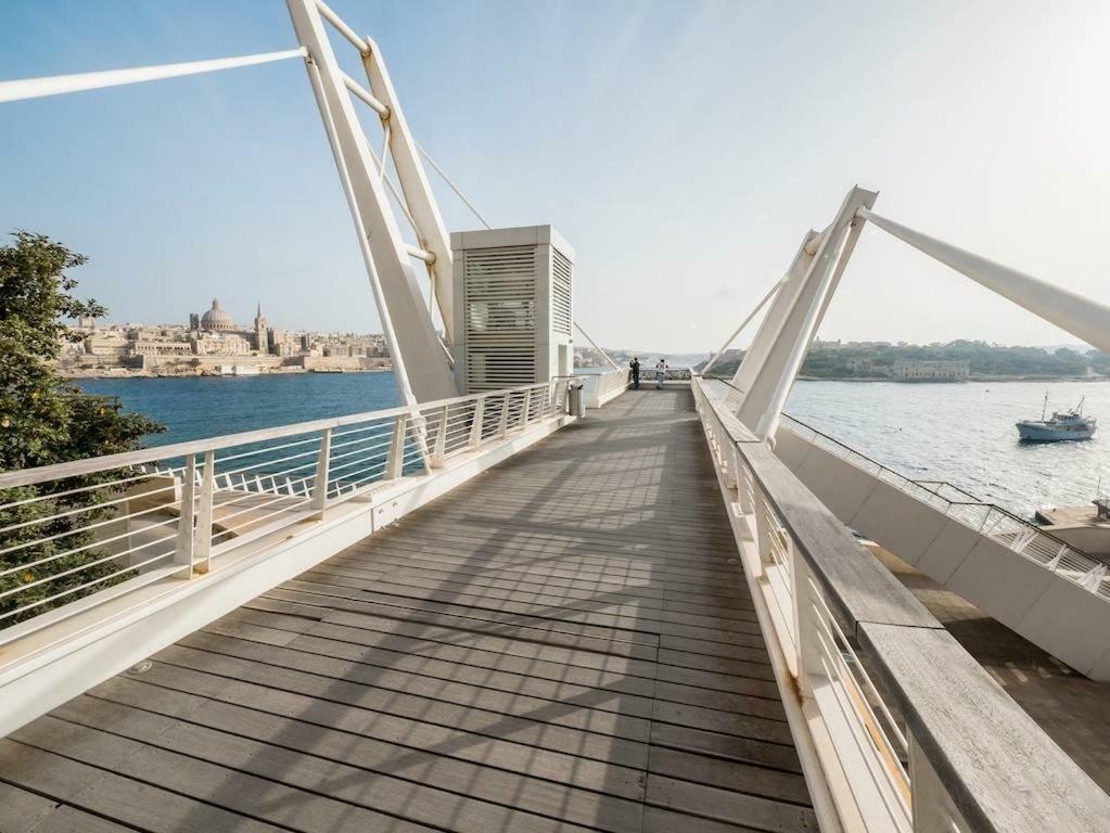 Gorgeous Apartment With Terrace In Fort Cambridge, Pool Sliema Eksteriør bilde