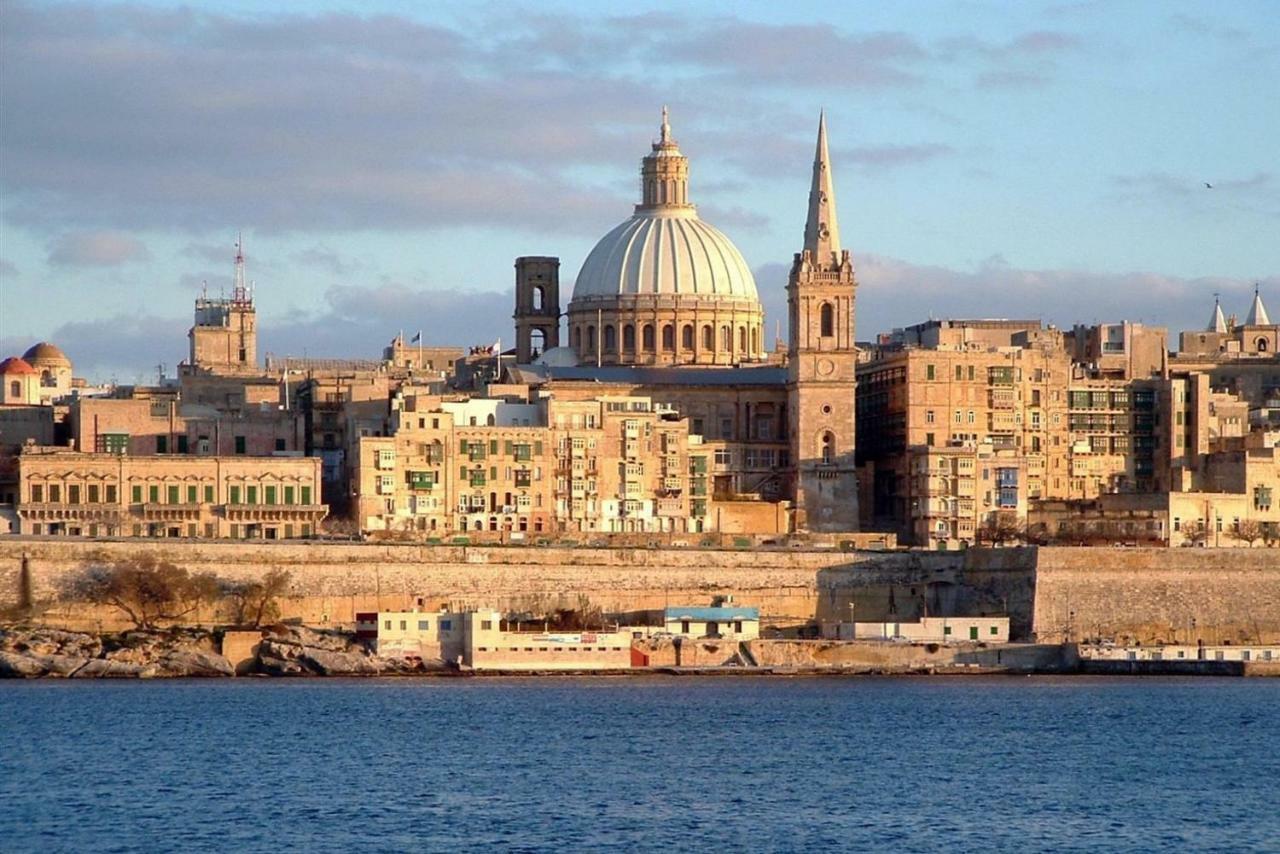 Gorgeous Apartment With Terrace In Fort Cambridge, Pool Sliema Eksteriør bilde