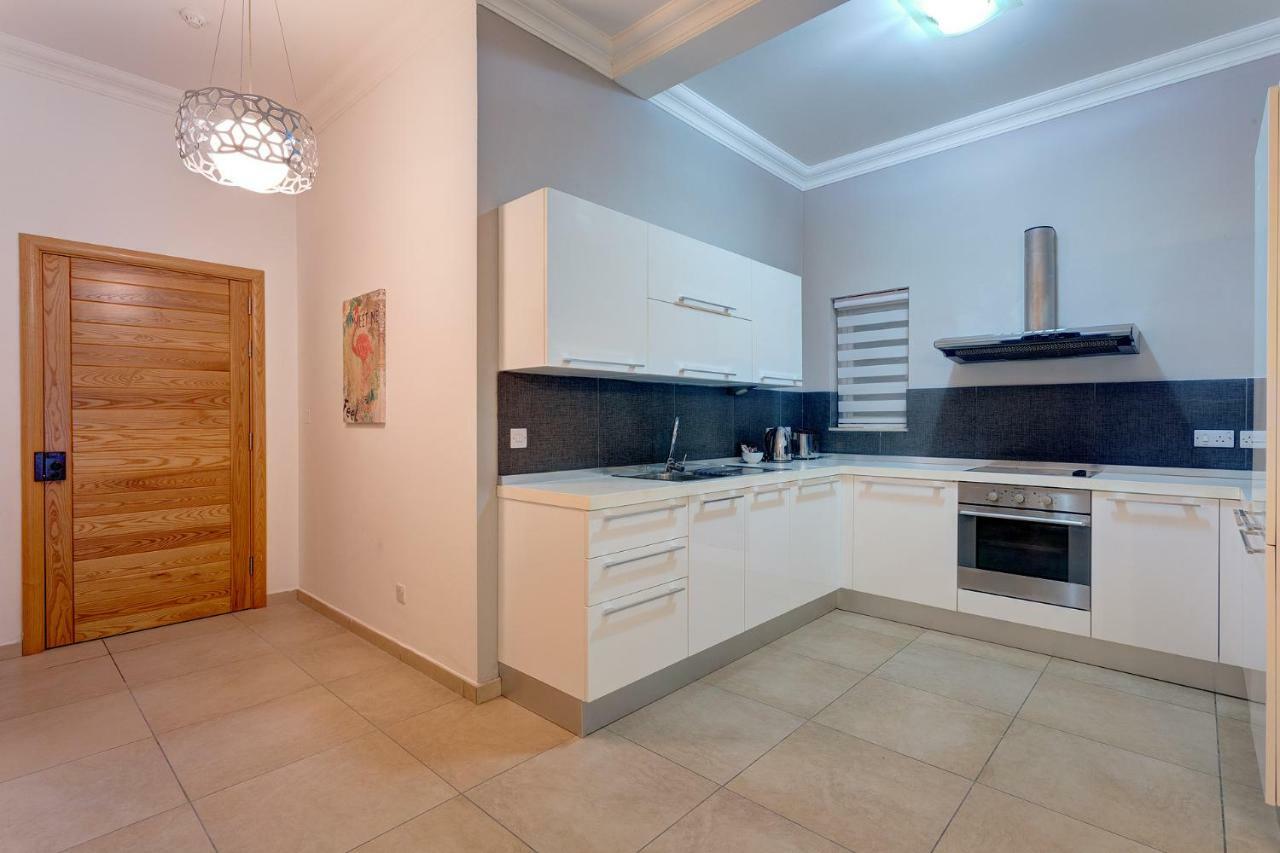 Gorgeous Apartment With Terrace In Fort Cambridge, Pool Sliema Eksteriør bilde