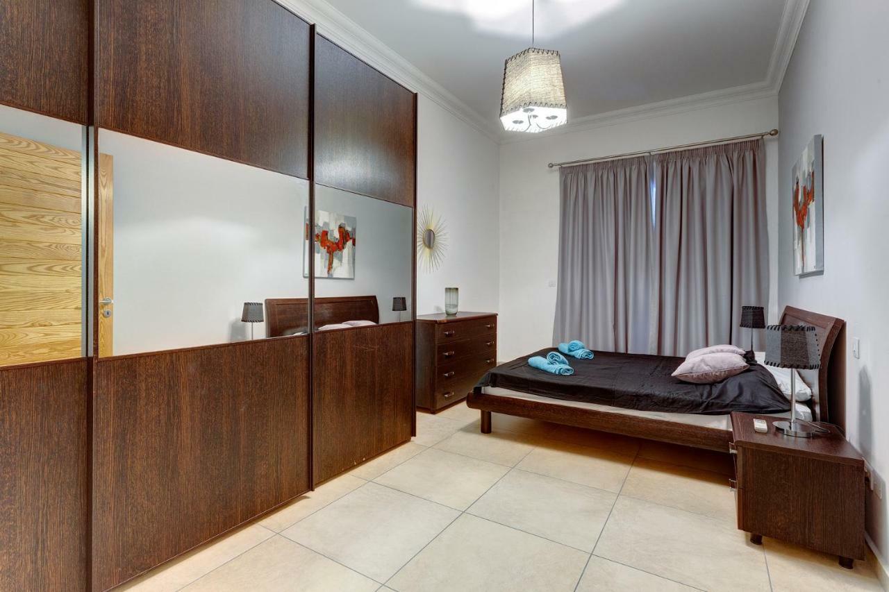 Gorgeous Apartment With Terrace In Fort Cambridge, Pool Sliema Eksteriør bilde